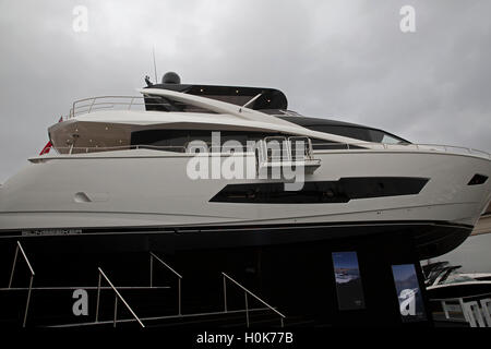 Southampton, Regno Unito. Il 22 settembre, 2016. Sunseeker stand presso il Southampton Boat Show 2016 Credit: Keith Larby/Alamy Live News Foto Stock