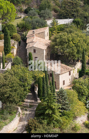 Di medie vista di dettagli, città sulla collina di Gordes, Luberon, Provenza, Francia Foto Stock