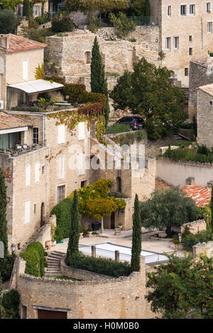 Di medie vista di dettagli, città sulla collina di Gordes, Luberon, Provenza, Francia Foto Stock