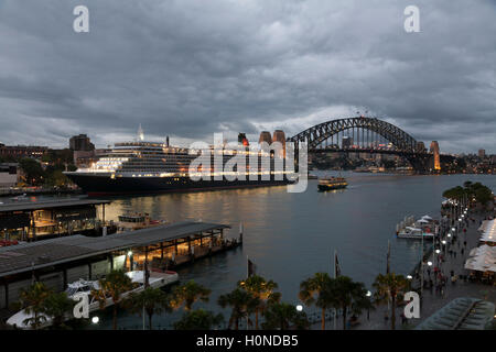 La MS Queen Elizabeth è una vista-class nave da crociera attraccata al Terminal Passeggeri Oltreoceano Sydney Australia Foto Stock