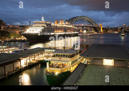 La MS Queen Elizabeth è una vista-class nave da crociera attraccata al Terminal Passeggeri Oltreoceano Sydney Australia Foto Stock