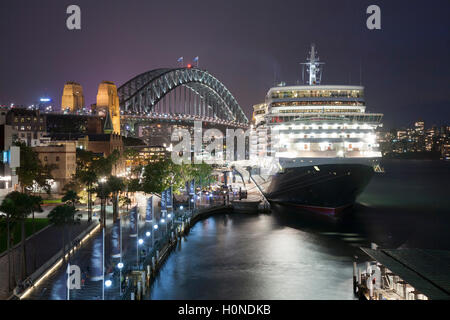 La MS Queen Elizabeth è una vista-class nave da crociera attraccata al Terminal Passeggeri Oltreoceano Sydney Australia Foto Stock