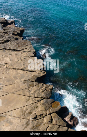 Vista astratta della costa rocciosa a Coalcliff New South Wales, NSW, Australia Foto Stock