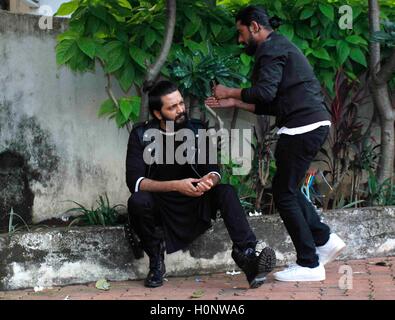 Attore di Bollywood Riteish Deshmukh durante la promozione del film Banjo sul set di danza reality show Dance + 2 in Mumbai Foto Stock