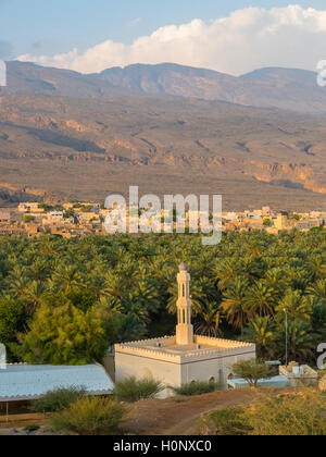 Al-Hamra, oasi nel Jebel Shams, Wadi Misfah, villaggio di montagna, Al Hajar al Gharbi montagne, Ad Dakhiliyah, Oman Foto Stock