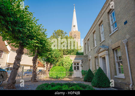 Un ex canonica edificio e giardino in Suffolk villaggio di Wickham Market, Inghilterra, Regno Unito. Foto Stock