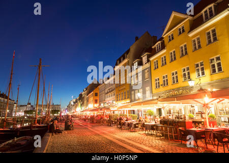 Porto di Nyhavn a Copenaghen, Danimarca Foto Stock