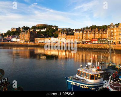 Oban Seafront dalla banchina al crepuscolo Oban Argyll and Bute Scozia Scotland Foto Stock