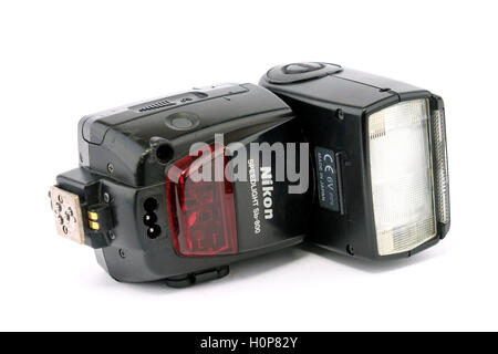 Nikon SB-800 speedlight flash della fotocamera tagliare isolato su bianco backgroud Foto Stock