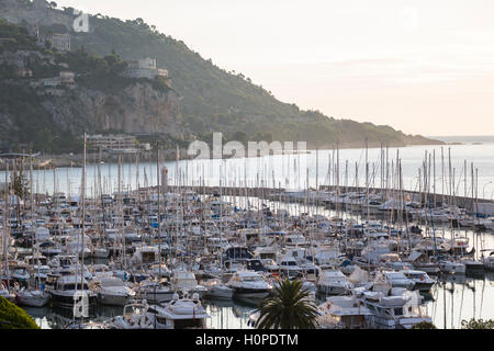 Guardando dalla Francia in Italia, Menton, Alpi Marittime, Francia Foto Stock