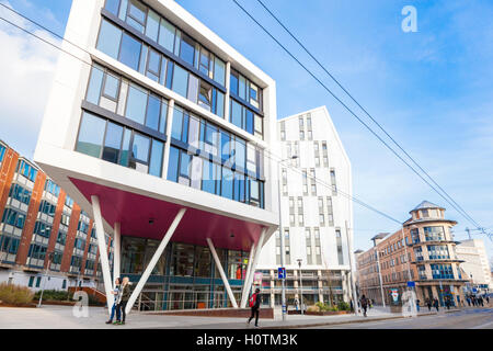 Architettura moderna. Fine del XX secolo e inizio del XXI secolo gli edifici del campus in città a Nottingham Trent University, Nottingham, Inghilterra, Regno Unito Foto Stock