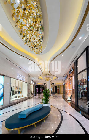 Luxury boutique di moda all'interno il Lagoona Shopping Mall a Doha, in Qatar Foto Stock