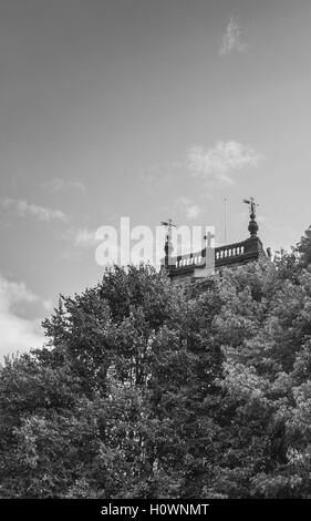 Fotografia in bianco e nero che mostra la guglia di san Modwen la Chiesa, Burton upon Trent. Foto Stock