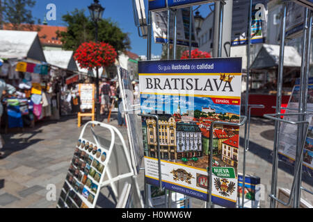 Souvenir sorge sulla piazza francescano, Bratislava Città Vecchia Slovacchia, Europa Foto Stock