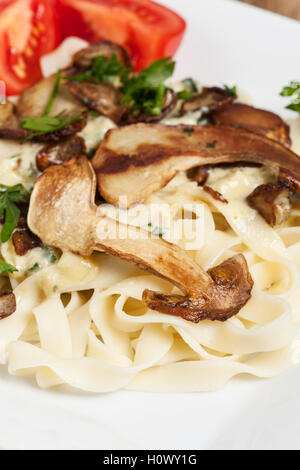 Porcino funghi e tagliatelle Foto Stock