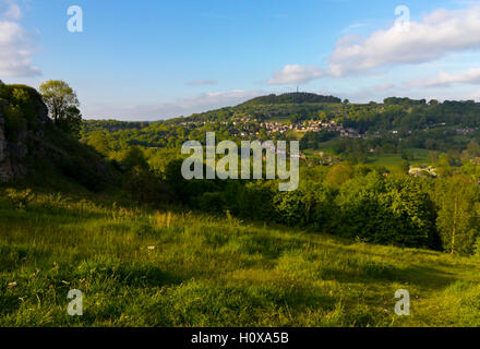 Campagna guardando verso Bolehill e rocce nere vicino Wirksworth nel Derbyshire Dales Peak District Inghilterra REGNO UNITO Foto Stock