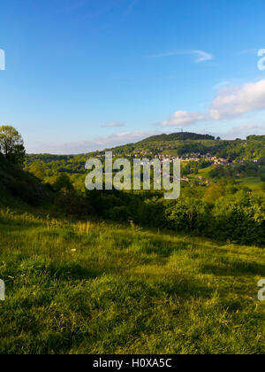 Campagna guardando verso Bolehill e rocce nere vicino Wirksworth nel Derbyshire Dales Peak District Inghilterra REGNO UNITO Foto Stock