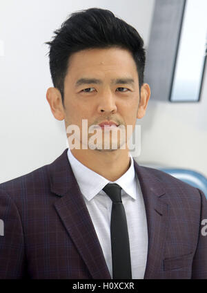 Luglio 12, 2016 - John Cho frequentando Star Trek al di là dell' UK Premiere presso Empire, Leicester Square a Londra, Regno Unito. Foto Stock