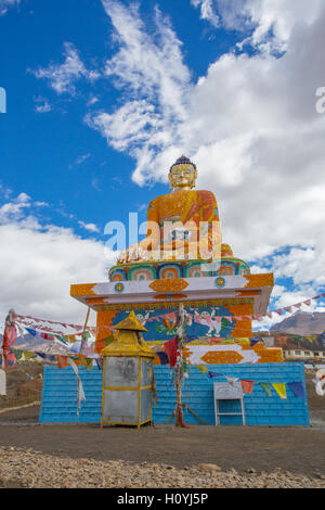 Statua di Buddha nel villaggio di Langza (Spiti Valley, Himachal Pradesh) Foto Stock