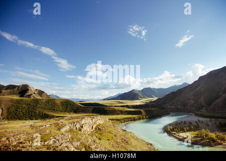 Bella vista del fiume di montagna Foto Stock