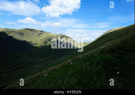 La luce del sole su terreni sassosi Cove Pike Foto Stock