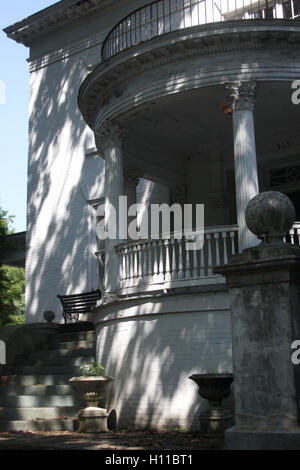 Round portico di casa con architettura classica Foto Stock