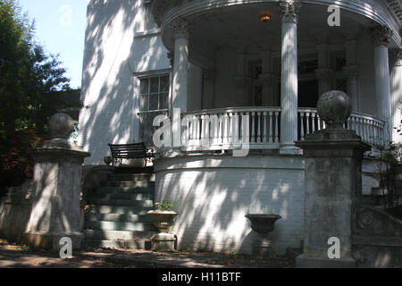 Round portico di casa con architettura classica Foto Stock