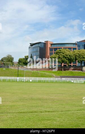 Chester Racecourse e Abode hotel Foto Stock