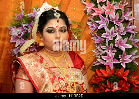 Sposa - una bella donna bengalese durante il suo matrimonio cerimonia Foto Stock