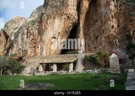 Grotta Mangiapane a monte Cofano, Monte Cofano, Trapani, Sicilia, Italia Foto Stock