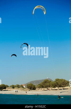 Il kite surf, Rodi, Grecia Foto Stock