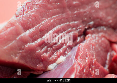 Carni bovine fresche in pezzo unico in primo piano Foto Stock