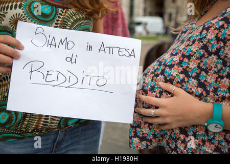 Torino, Italia. Il 22 settembre, 2016. Le proteste a Torino in coincidenza con la giornata della fertilità voluta dal Ministro della Salute Beatrice Lorenzin. "Fertilità fake", il nome dell'iniziativa, che ha avuto luogo a Torino come pure in molte città italiane. © Lorenzo Apra/Pacific Press/Alamy Live News Foto Stock