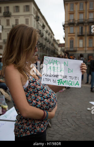 Torino, Italia. Il 22 settembre, 2016. Le proteste a Torino in coincidenza con la giornata della fertilità voluta dal Ministro della Salute Beatrice Lorenzin. "Fertilità fake", il nome dell'iniziativa, che ha avuto luogo a Torino come pure in molte città italiane. © Lorenzo Apra/Pacific Press/Alamy Live News Foto Stock