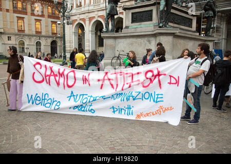 Torino, Italia. Il 22 settembre, 2016. Le proteste a Torino in coincidenza con la giornata della fertilità voluta dal Ministro della Salute Beatrice Lorenzin. "Fertilità fake", il nome dell'iniziativa, che ha avuto luogo a Torino come pure in molte città italiane. © Lorenzo Apra/Pacific Press/Alamy Live News Foto Stock