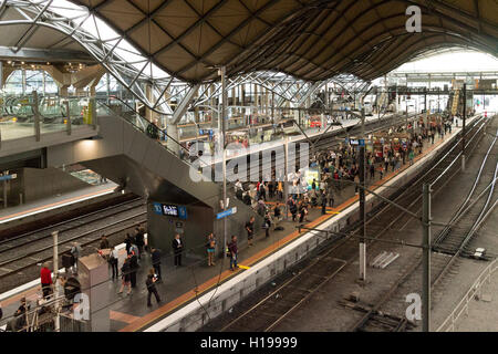 L'interno della Croce del Sud Stazione ferroviaria Spencer Street, Melbourne Victoria Australia Foto Stock