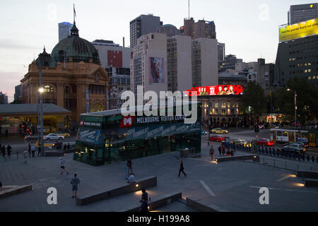 Per i Visitatori di Melbourne Centro informazioni a Federation Square Melbourne Victoria Australia Foto Stock