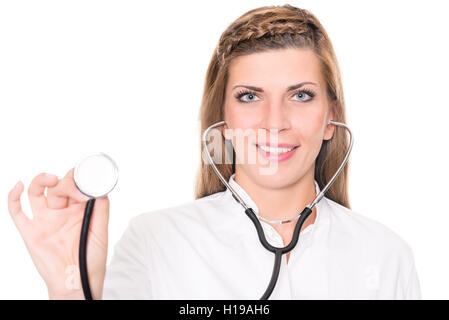 Giovane medico di fronte a uno sfondo bianco Foto Stock