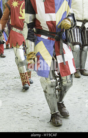 Cavalieri in armatura che rappresenta la guerra Foto Stock