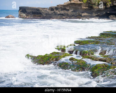 Il mare dal Tempio Tanah Lot, nell isola di Bali, Indonesia Foto Stock