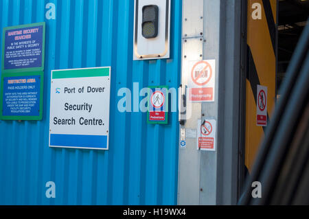 Port of Dover, England UK. Signage Security Search Area at passenger ferry terminal Foto Stock