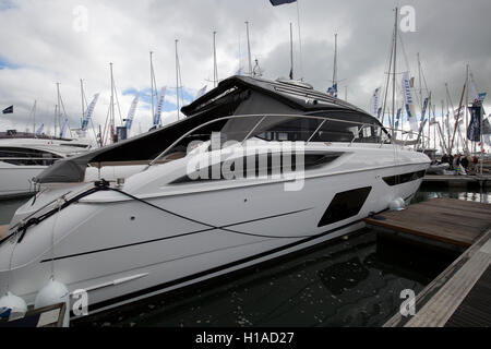 Southampton, Regno Unito. Il 22 settembre, 2016. Princess yacht ormeggiati a Southampton Boat Show 2016 Credit: Keith Larby/Alamy Live News Foto Stock