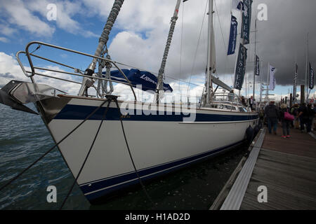 Southampton, Regno Unito. Il 22 settembre, 2016. Oyster yacht ormeggiati a Southampton Boat Show 2016 Credit: Keith Larby/Alamy Live News Foto Stock