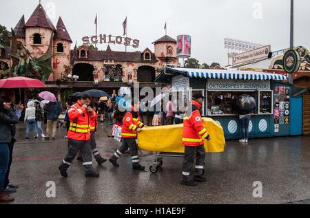 Monaco di Baviera, Germania. Xix Sep, 2016. Oktoberfest 2016 e il suo tradizionale marzo che ha avuto luogo a Monaco di Baviera, Germania Domenica, Settembre 18th, 2016 © David Tesinsky Svobodne/Forum/ZUMA filo/Alamy Live News Foto Stock