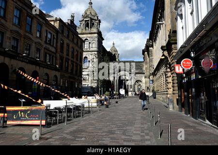 Glasgow, Scotland, Regno Unito. 22 Settembre, 2016. Persone per mangiare fuori in autunno sunshine Credito: Tony Clerkson/Alamy Live News Foto Stock