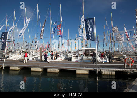 Southampton, Regno Unito, 22 Settembre 2016,una vista attraverso il porto di Southampton Boat Show 201 Credito: Keith Larby/Alamy Live News Foto Stock