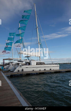 Southampton, Regno Unito, 22 Settembre 2016,una vista attraverso il porto di Southampton Boat Show 201 Credito: Keith Larby/Alamy Live News Foto Stock