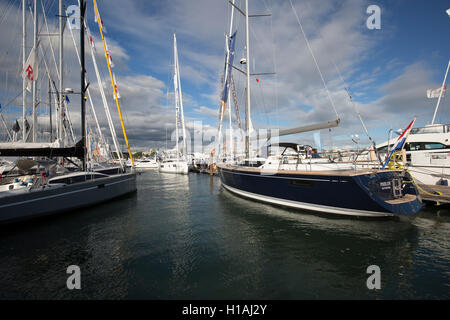 Southampton, Regno Unito, 22 Settembre 2016,Vari yacht sul display in Southampton Boat Show 201 Credito: Keith Larby/Alamy Live News Foto Stock