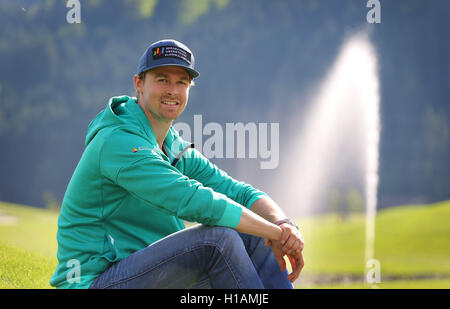 Uderns, Austria. 23 Sep, 2016. Sciatore Stefan Luitz in posa durante il media day del tedesco associazione sci su di un campo da golf in Uderns, Austria, 23 settembre 2016. Foto: KARL-JOSEF HILDENBRAND/dpa/Alamy Live News Foto Stock