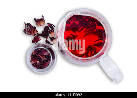 Hibiscus tè caldo servito in brocca di vetro e mug come si vede da una vista aerea Foto Stock